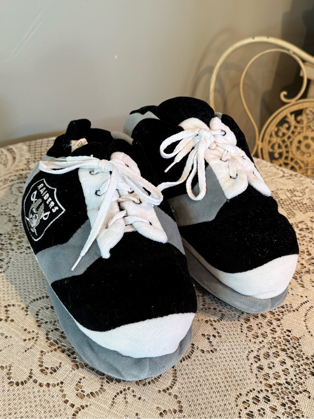 Riders by Lee Black, Gray & White Plush Kids Sneakers